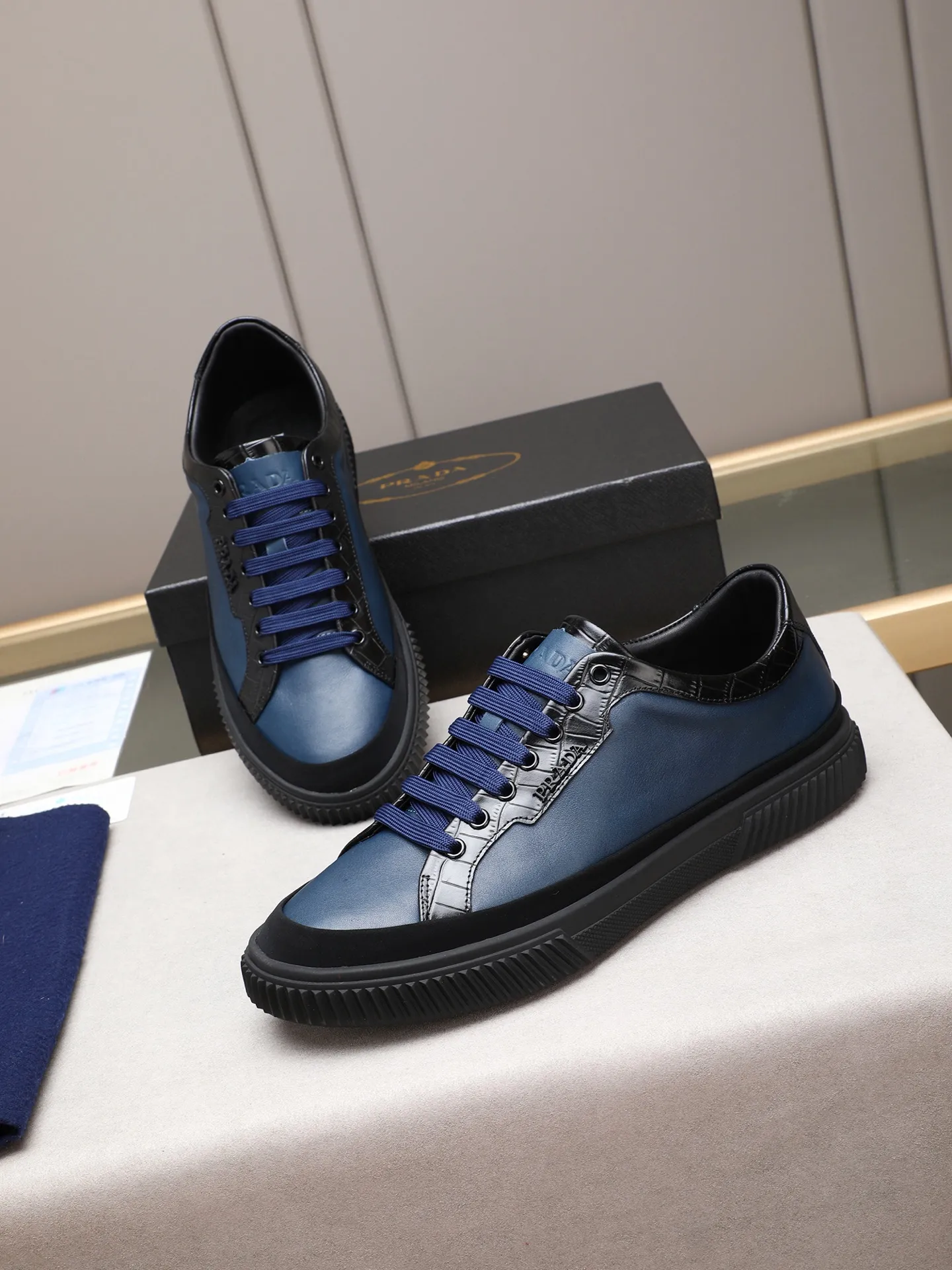Men's shoes💰420💰 Brand: PRADA (Prada) Standard code: Men's code 38–44 (45 can be customized) Material: Original cowhide, breathable sheep lining Special outsole Style category: Men's fashionable casual sneakers Low-key luxury! Color: actual picture color